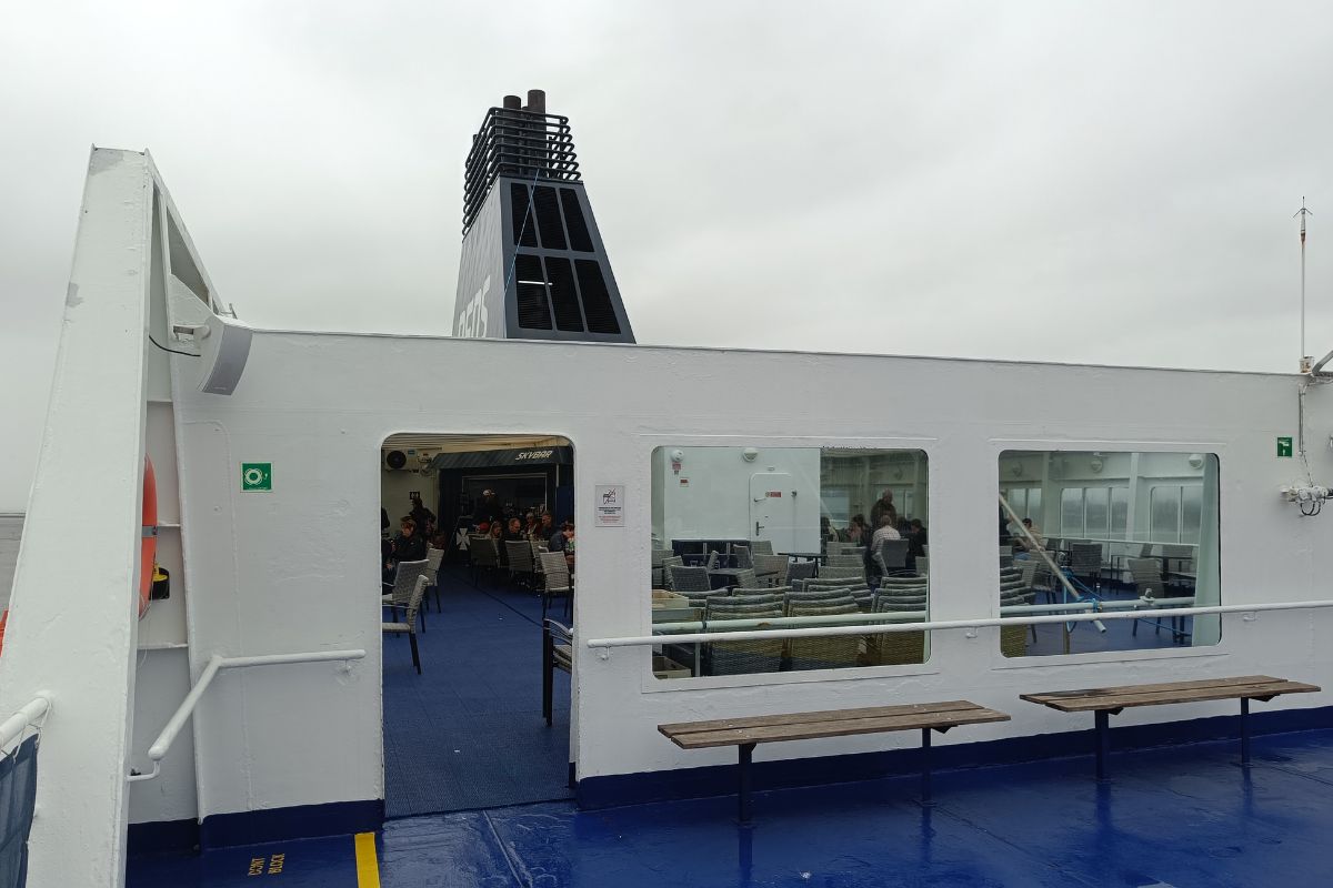 dek van de veerboot van IJmuiden naar Newcastle
