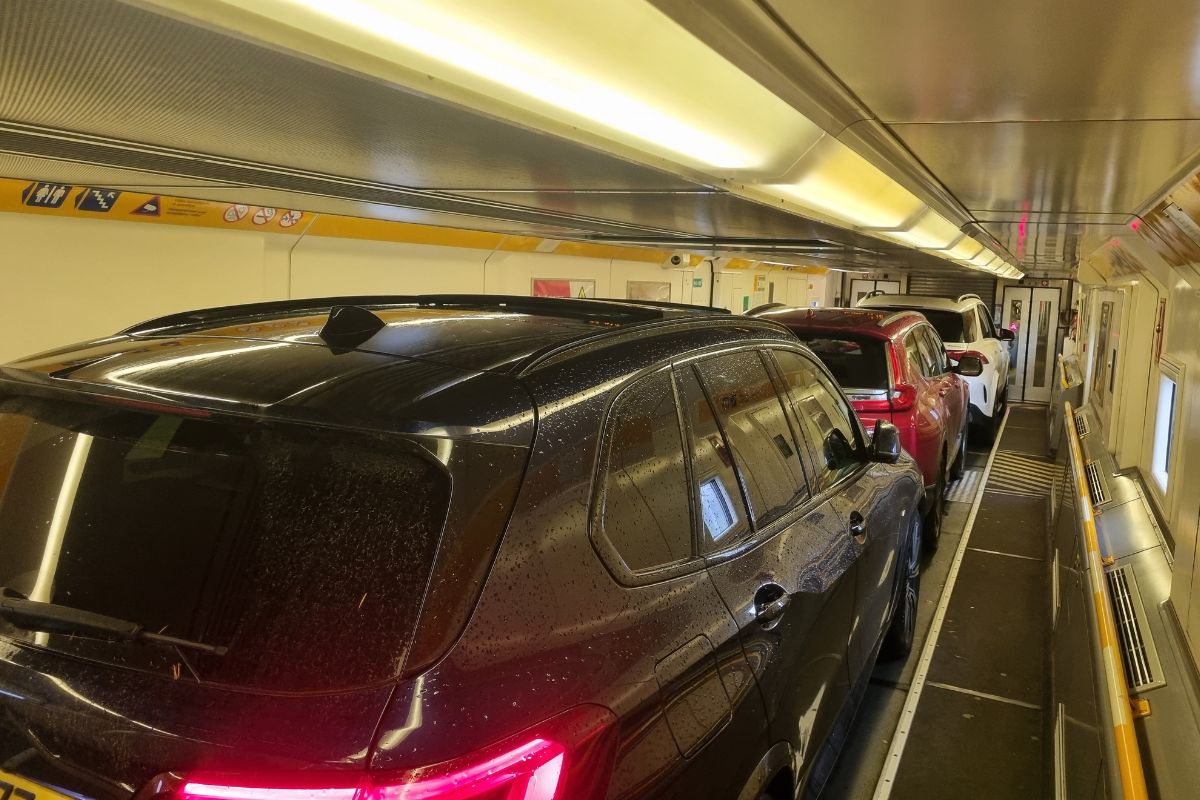 Autotrein door de Eurotunnel, Calais - Folkestone