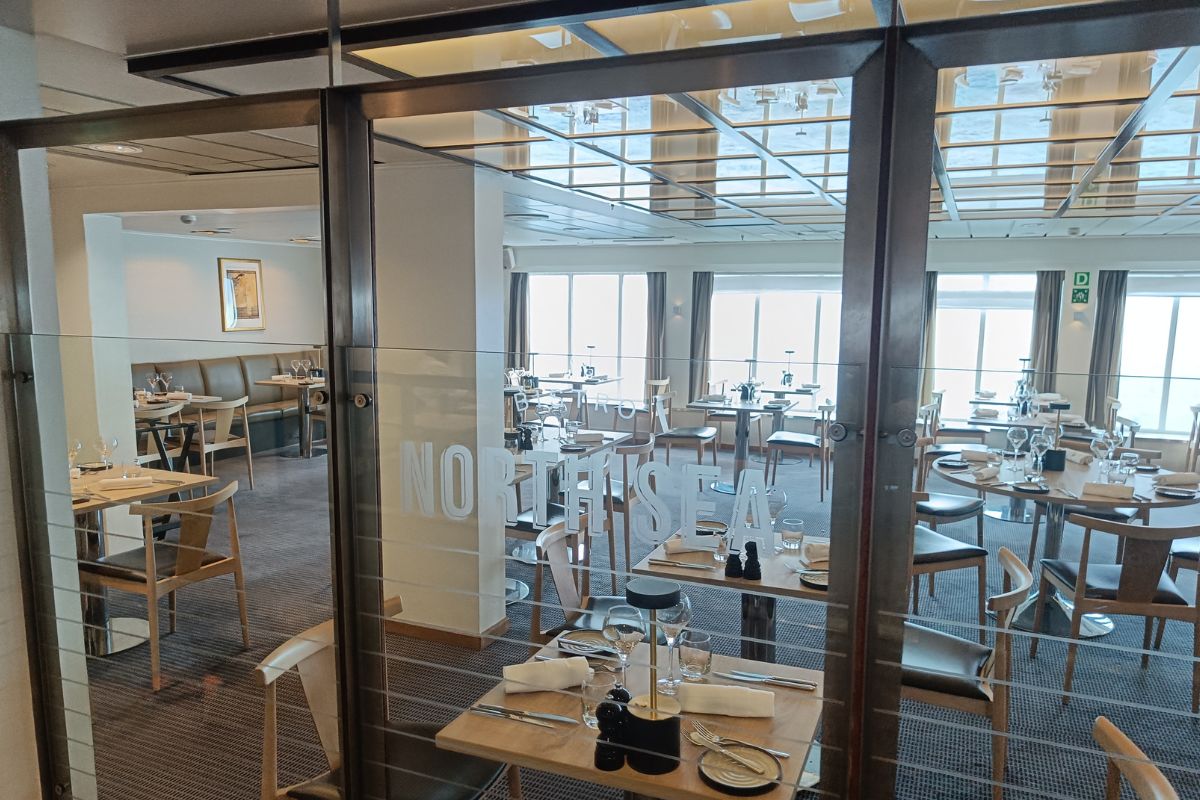 restaurant aan boord van de DFDS veerboot